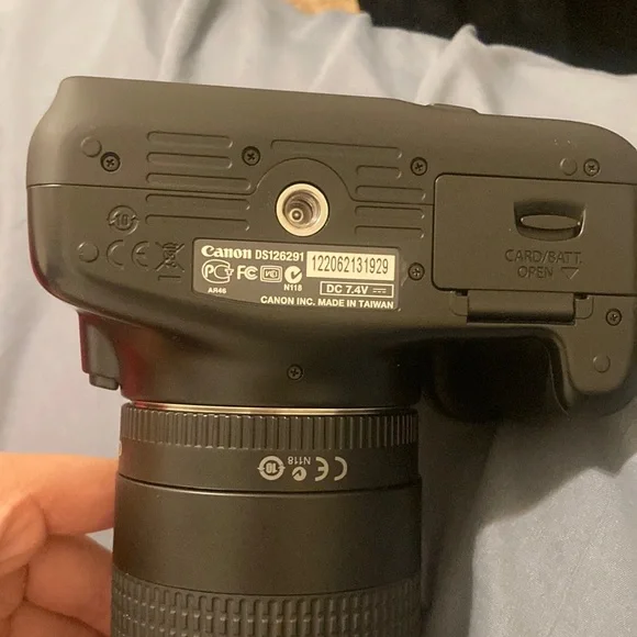 Canon Black DSLR Camera - Picture 7 of 9